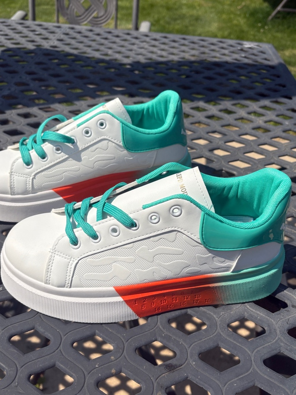 New Men’s Casual Low Top Sneakers